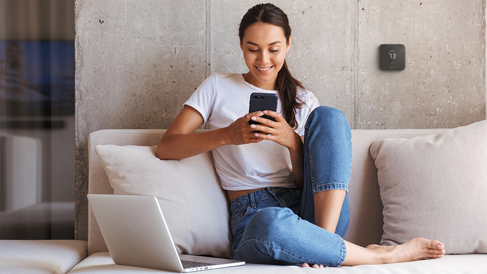 woman using cielo home app