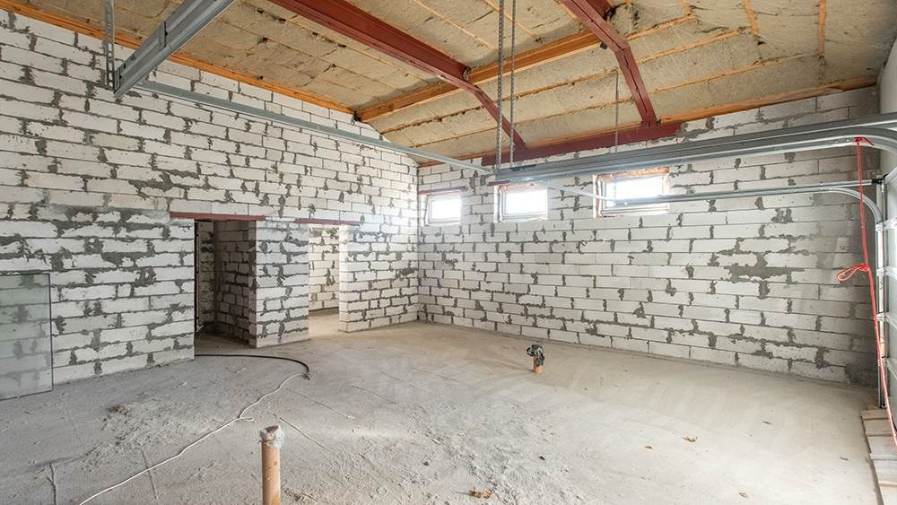 Garage with insulated ceiling