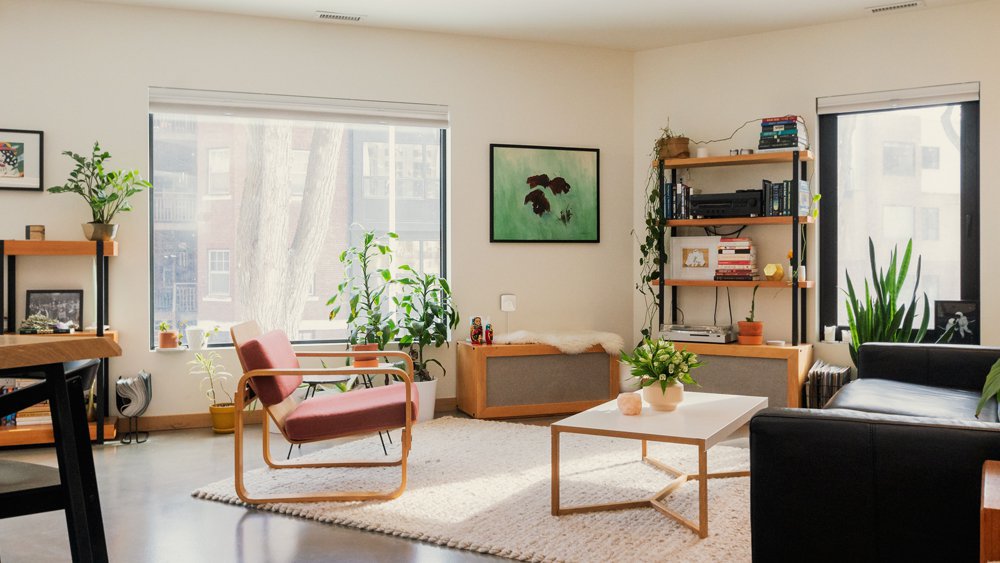 A nicely decorated living room