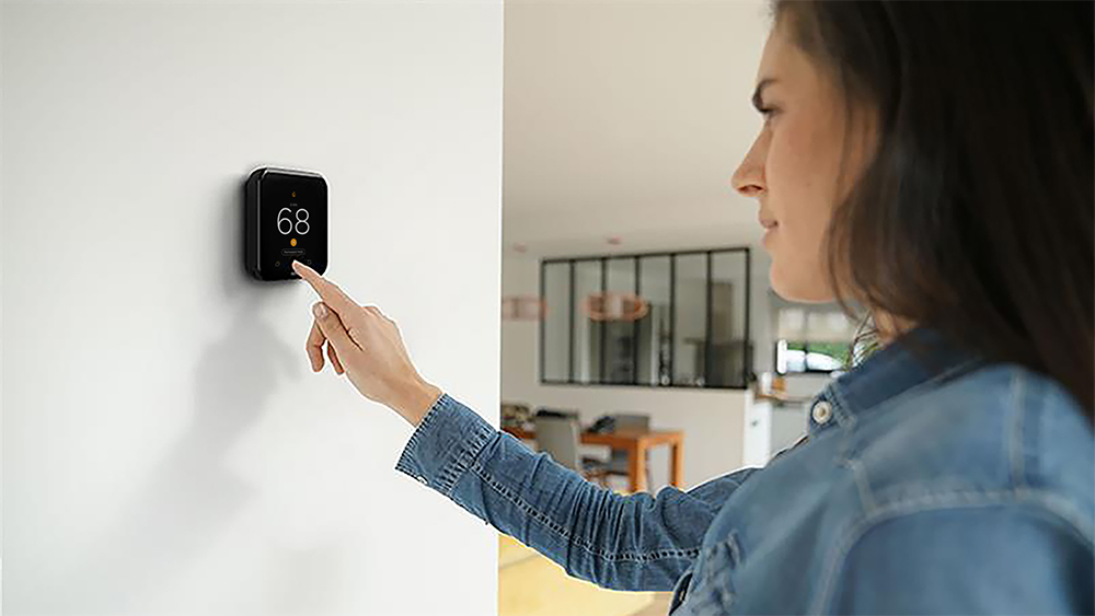 A person using cielo smart thermostat